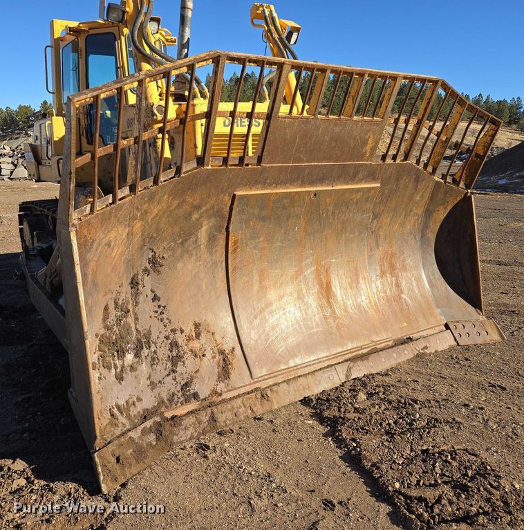 image for item ES2693 2003 Dressta TD-25HLA dozer