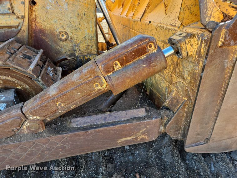 image for item ES2693 2003 Dressta TD-25HLA dozer