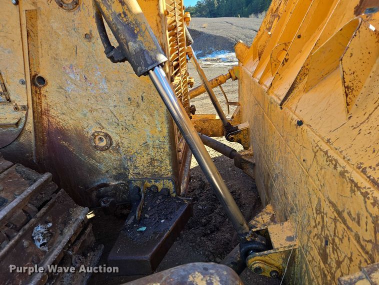 image for item ES2693 2003 Dressta TD-25HLA dozer