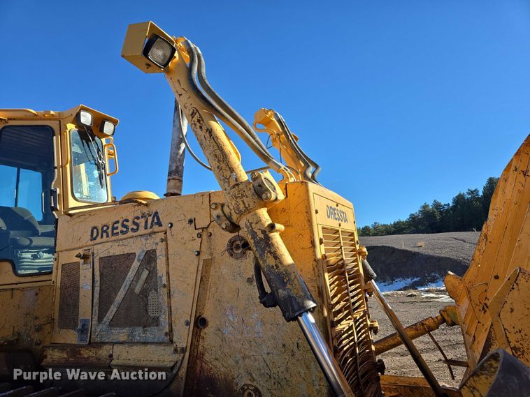 image for item ES2693 2003 Dressta TD-25HLA dozer