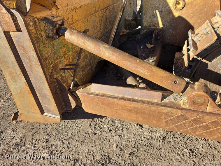 image for item ES2693 2003 Dressta TD-25HLA dozer