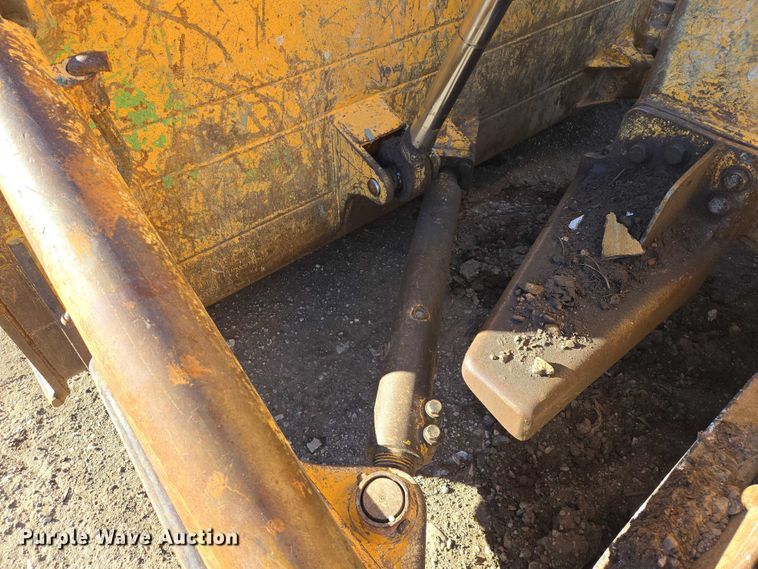 image for item ES2693 2003 Dressta TD-25HLA dozer