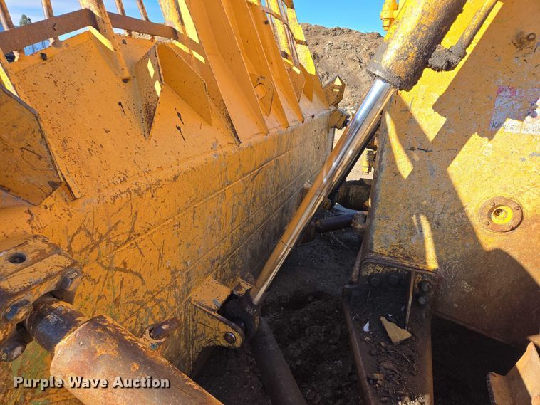 image for item ES2693 2003 Dressta TD-25HLA dozer