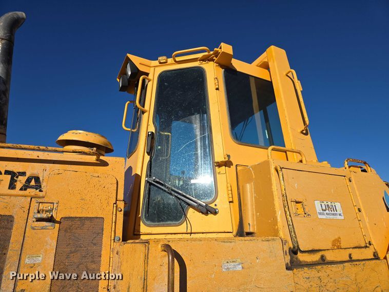 image for item ES2693 2003 Dressta TD-25HLA dozer