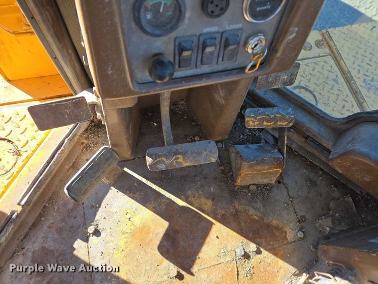 image for item ES2693 2003 Dressta TD-25HLA dozer