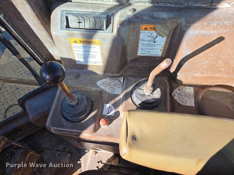 image for item ES2693 2003 Dressta TD-25HLA dozer