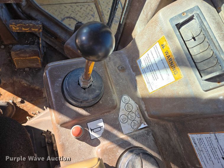 image for item ES2693 2003 Dressta TD-25HLA dozer