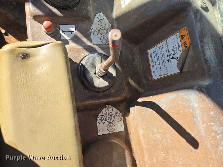 image for item ES2693 2003 Dressta TD-25HLA dozer