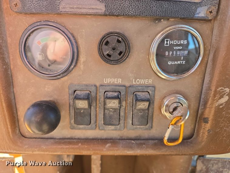 image for item ES2693 2003 Dressta TD-25HLA dozer