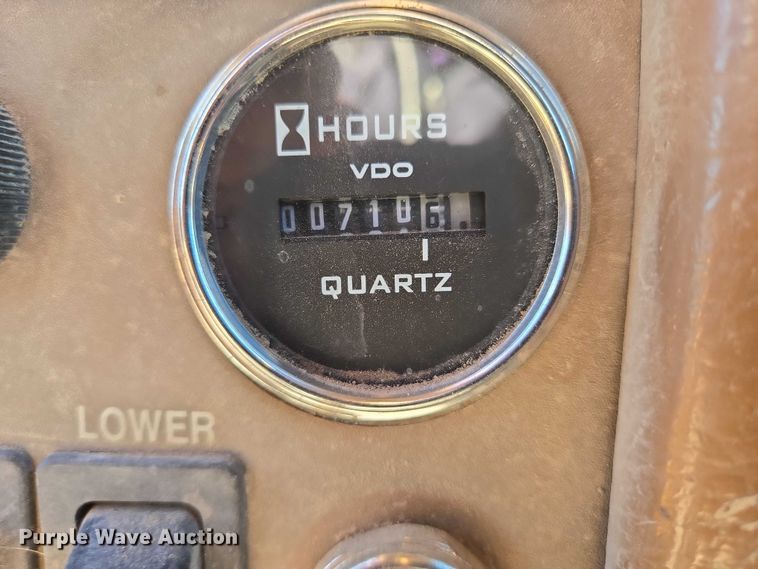 image for item ES2693 2003 Dressta TD-25HLA dozer