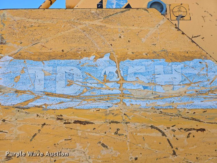 image for item ES2693 2003 Dressta TD-25HLA dozer