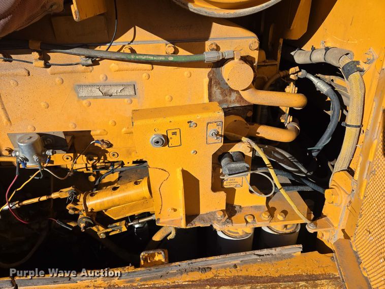 image for item ES2693 2003 Dressta TD-25HLA dozer