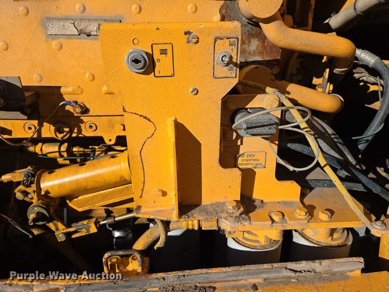 image for item ES2693 2003 Dressta TD-25HLA dozer