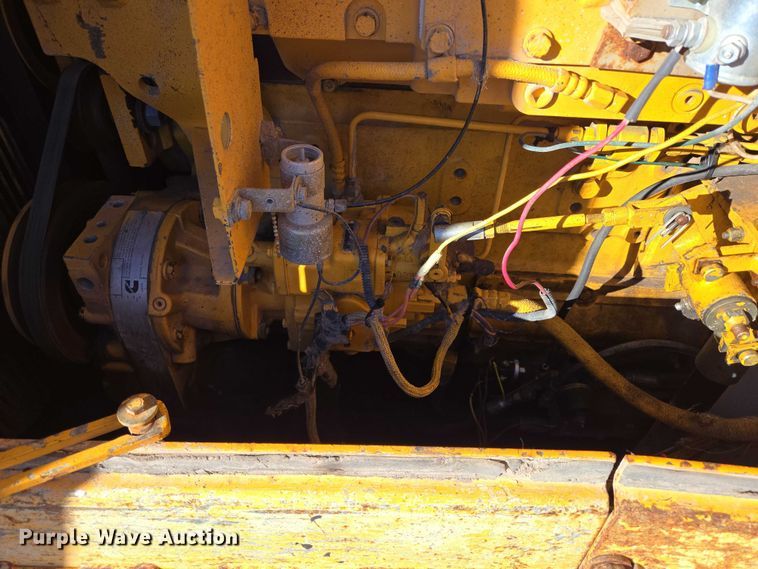 image for item ES2693 2003 Dressta TD-25HLA dozer