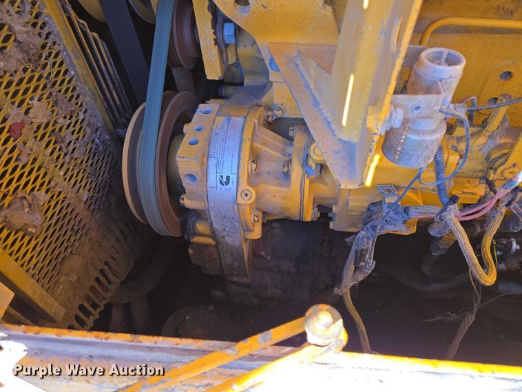 image for item ES2693 2003 Dressta TD-25HLA dozer