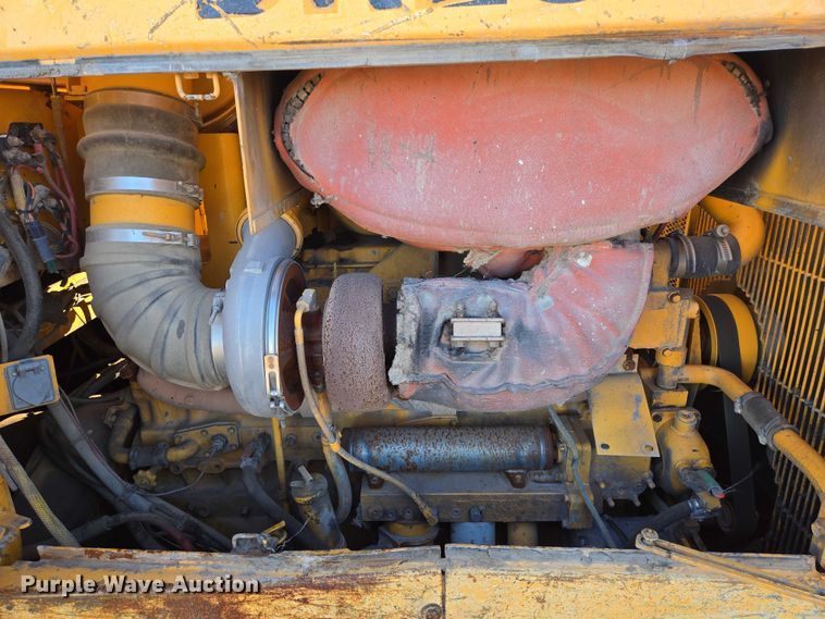 image for item ES2693 2003 Dressta TD-25HLA dozer