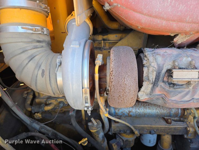 image for item ES2693 2003 Dressta TD-25HLA dozer