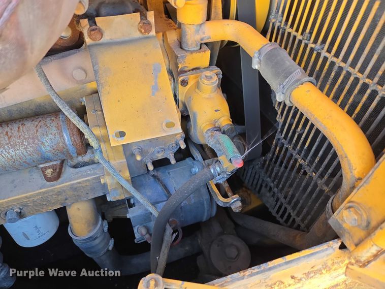 image for item ES2693 2003 Dressta TD-25HLA dozer