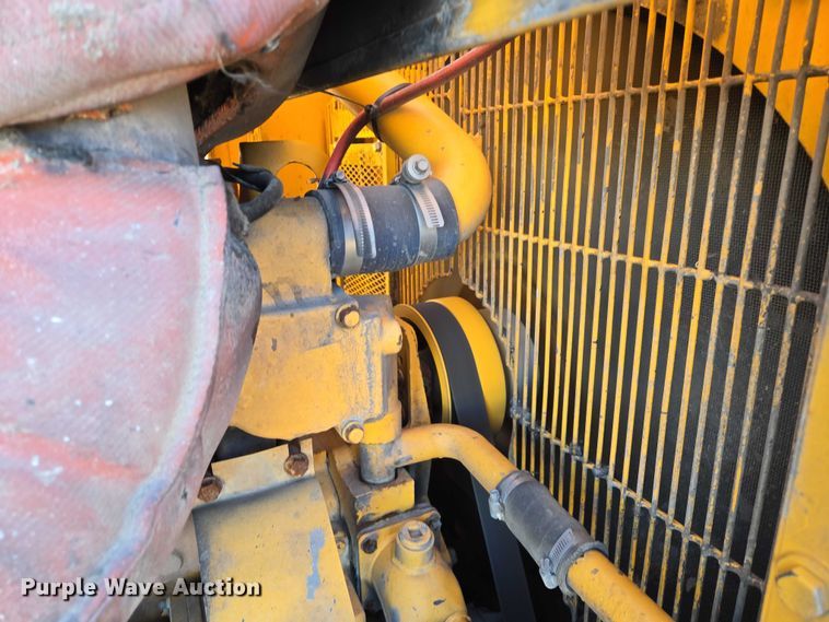 image for item ES2693 2003 Dressta TD-25HLA dozer