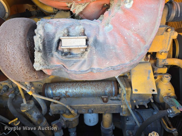 image for item ES2693 2003 Dressta TD-25HLA dozer