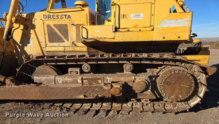 image for item ES2693 2003 Dressta TD-25HLA dozer