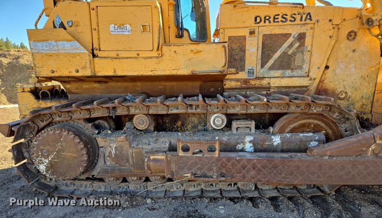 image for item ES2693 2003 Dressta TD-25HLA dozer