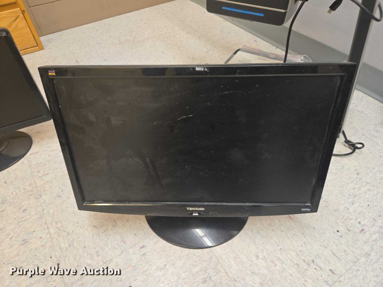 image for item ES2704 Assorted electronics