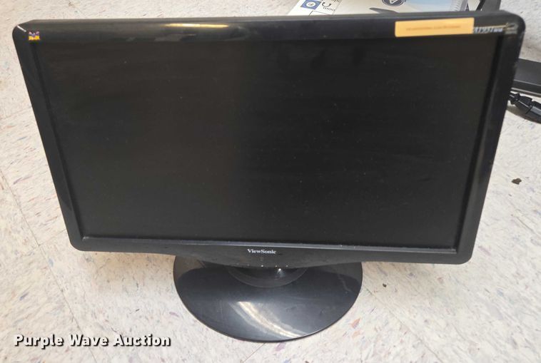 image for item ES2704 Assorted electronics