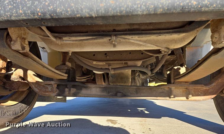 image for item ES2708 1996 International 3800 school bus