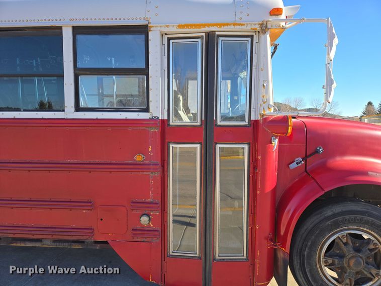 image for item ES2708 1996 International 3800 school bus