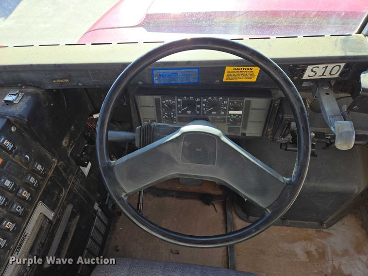 image for item ES2708 1996 International 3800 school bus