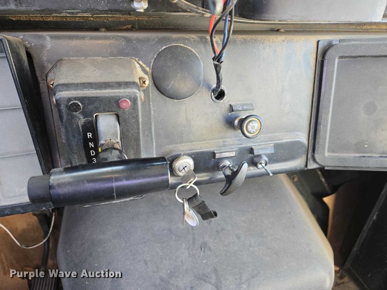 image for item ES2708 1996 International 3800 school bus