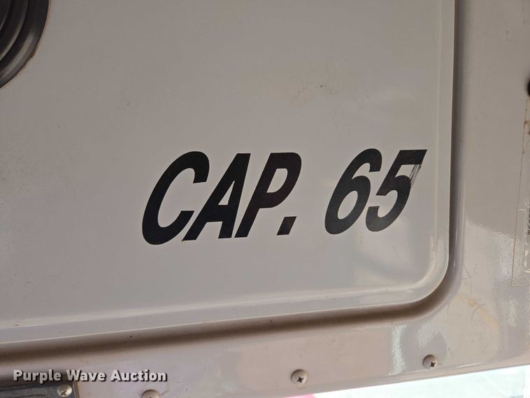 image for item ES2708 1996 International 3800 school bus