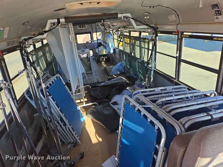 image for item ES2708 1996 International 3800 school bus
