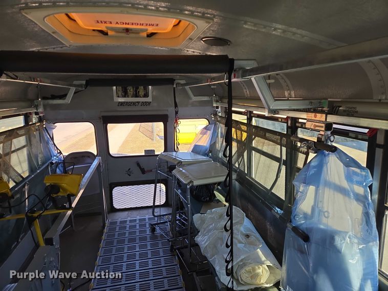 image for item ES2708 1996 International 3800 school bus