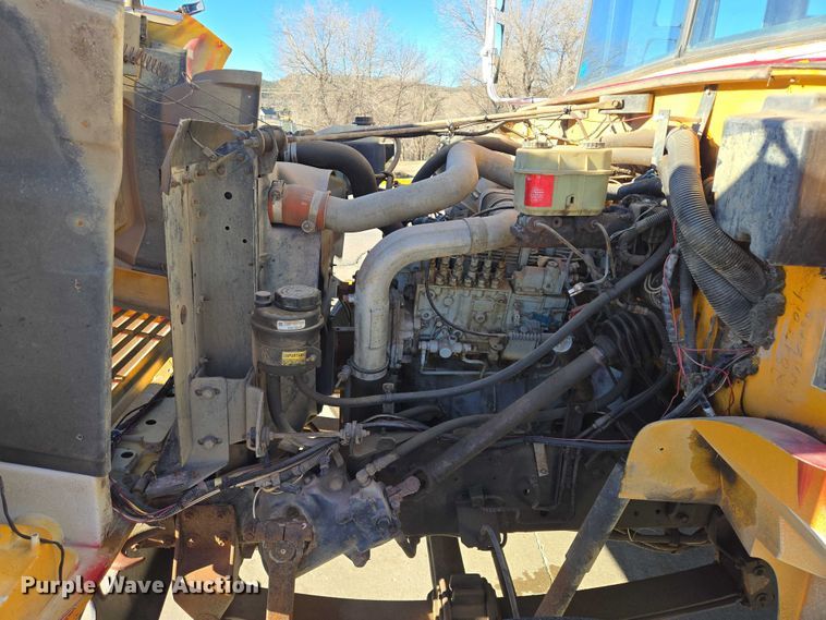 image for item ES2708 1996 International 3800 school bus