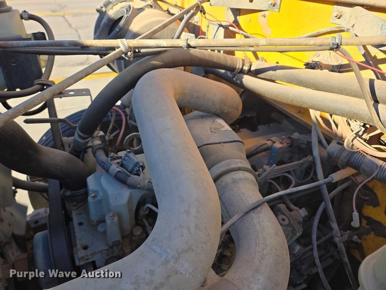 image for item ES2708 1996 International 3800 school bus