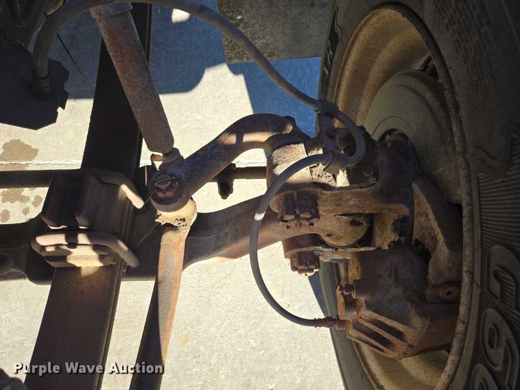 image for item ES2708 1996 International 3800 school bus