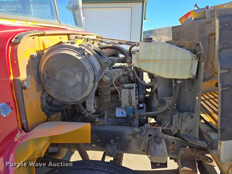 image for item ES2708 1996 International 3800 school bus