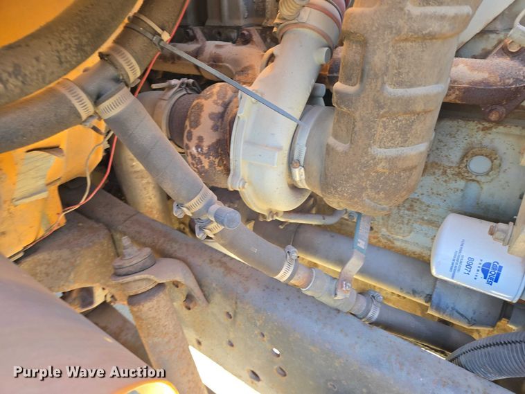 image for item ES2708 1996 International 3800 school bus