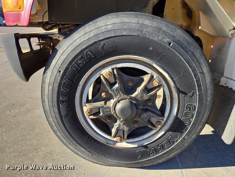 image for item ES2708 1996 International 3800 school bus