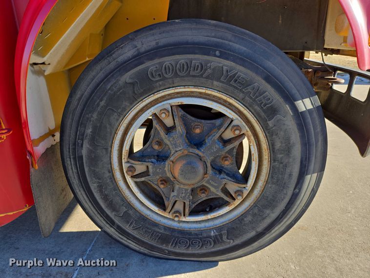 image for item ES2708 1996 International 3800 school bus