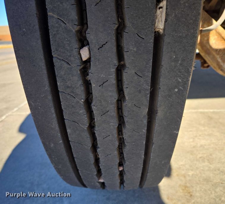 image for item ES2708 1996 International 3800 school bus