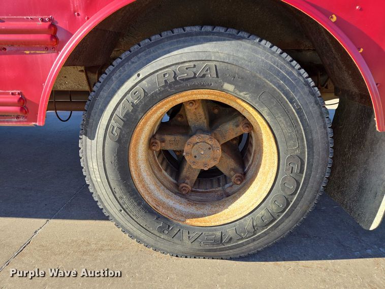 image for item ES2708 1996 International 3800 school bus