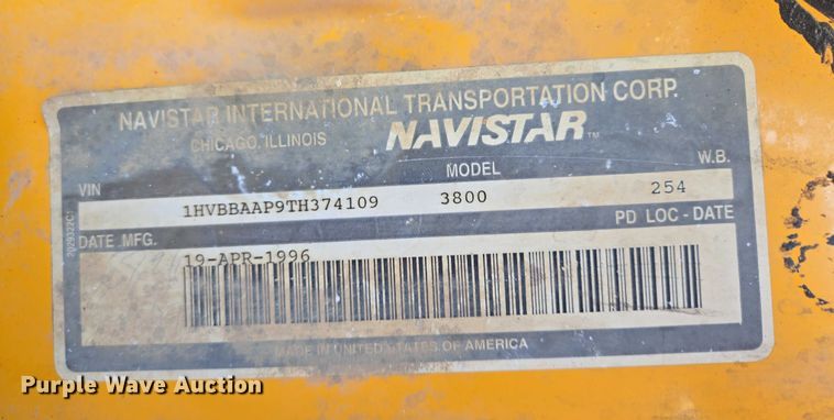 image for item ES2708 1996 International 3800 school bus