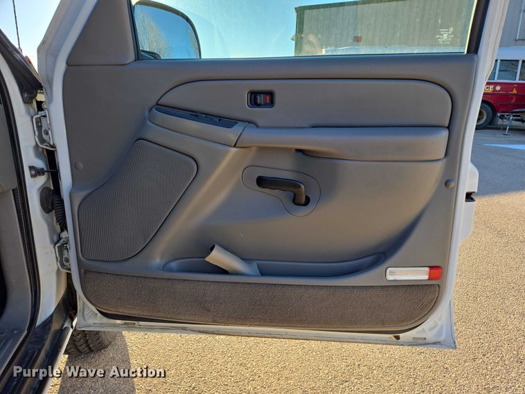 image for item ES2714 2005 Chevrolet Tahoe SUV