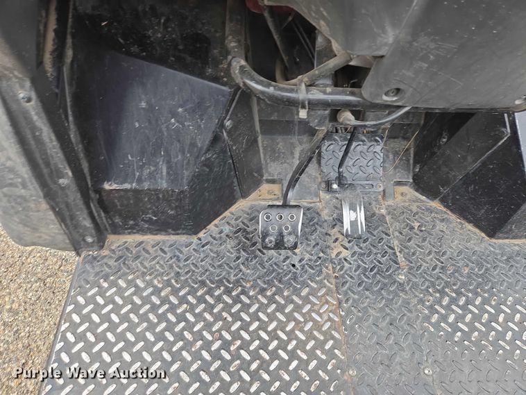 image for item ES2715 2013 Kawasaki Mule 610 utility vehicle