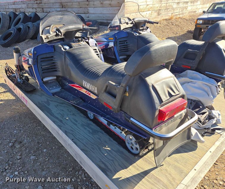 image for item ES2732 (2) 1996 Yamaha VX500DXW snowmobiles