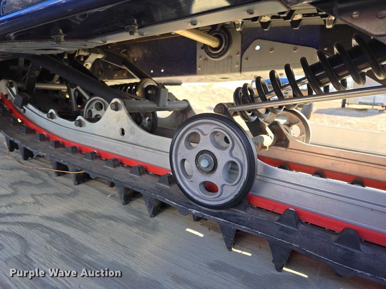 image for item ES2732 (2) 1996 Yamaha VX500DXW snowmobiles