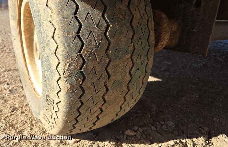 image for item ES2732 (2) 1996 Yamaha VX500DXW snowmobiles